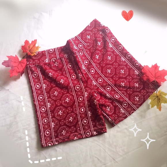 Small tight hand made red woman shorts. - Picture 1 of 6